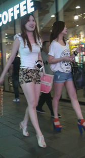 白色高跟性感美腿大屁股少妇