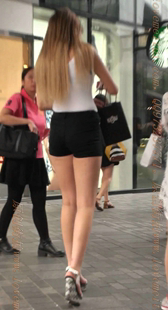 黑色超短热裤的美腿老外MM