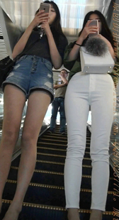 黑色高跟超短热裤的美腿MM