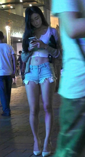 超短热裤的高跟美腿美臀MM