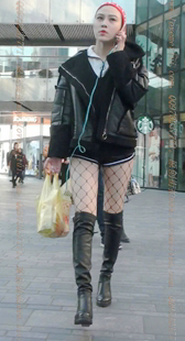 黑色渔网袜的高靴美腿少妇