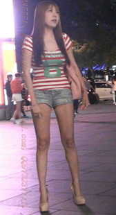 超短就在热裤的美腿骚货