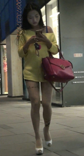 白色超高跟的肉丝美腿骚货