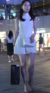 白色热裤的美腿气质MM