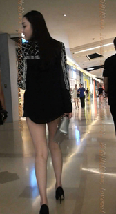 超短小热裤的美腿细高跟骚货