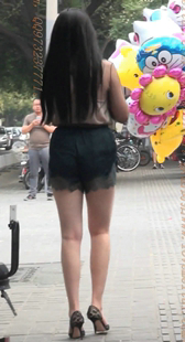 蕾丝热裤的高跟美腿少妇