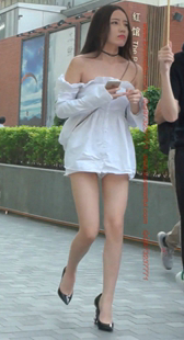 性感香奈儿高跟鞋的超短热裤美腿小姐姐