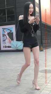 黑色超短热裤的高跟长腿小姐姐