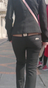 圆臀黑紧布裤身材好