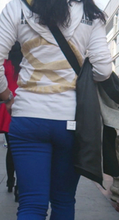 蓝紧打底小少妇