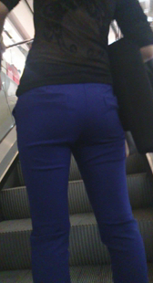 大屁股长腿少妇上电梯