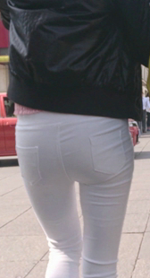 圆臀白紧裤小妹