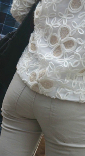 大屁股等车白裤