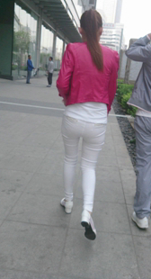 街拍白紧屁股少妇