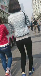 小妹腿有点变形