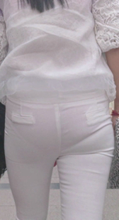 大屁股白紧配红内