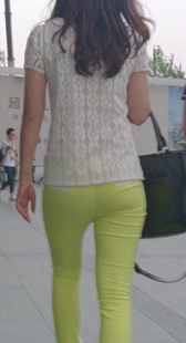 紧身细腿小少妇