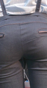 背带大屁股少妇