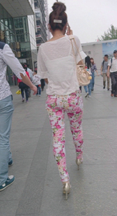 性感高跟花裤小少妇