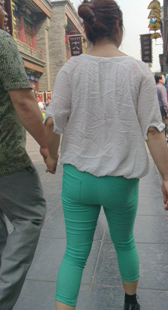 街拍重口味大屁股小少妇