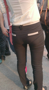 翘臀大屁股黑裤夹不紧