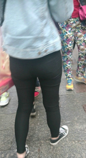 街拍圆臀小妹视频