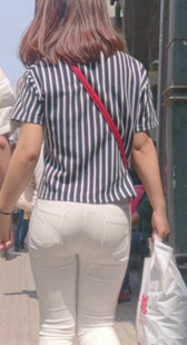 长腿白紧裤内痕明显