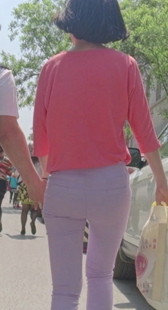 包臀蓝紧裤小妹