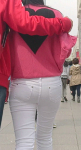 街拍大屁股白紧裤