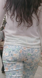 花裤圆臀大屁股少妇