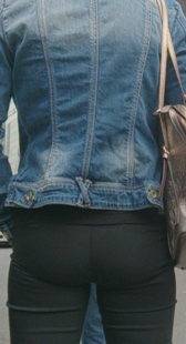 大屁股少妇往下榻