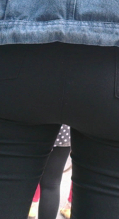 大屁股打底黑裤少妇