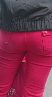 红裤紧身小少妇