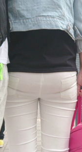 街拍白紧布裤性感内痕