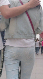 紧身大屁股布裤小少妇