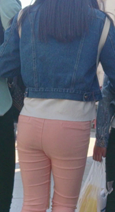 粉裤大屁股性感少妇