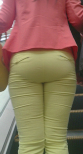 超重口味黄裤大屁股少妇