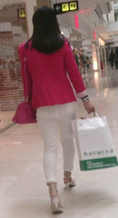 商场包臀紧身白裤