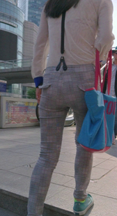 背带布裤包臀小少妇