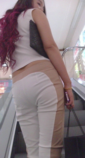 大屁股白紧包臀上电梯