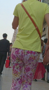 花裤小少妇真会扭