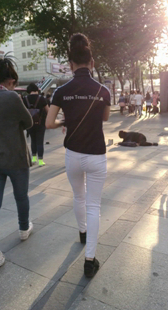 细腰白裤小少妇