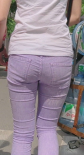 大屁股蓝裤少妇