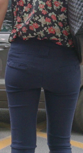 宽臀打底裤小少妇