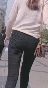 高挑长腿打底裤少妇