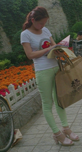 包臀紧身打底裤小少妇