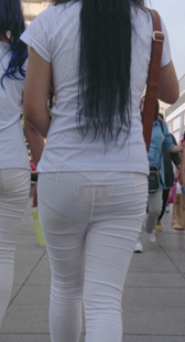 白紧布裤内痕明显