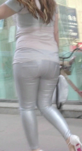 性感白色皮裤少妇