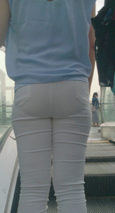 大屁股少妇上电梯