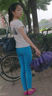 蓝裤小少妇身材好